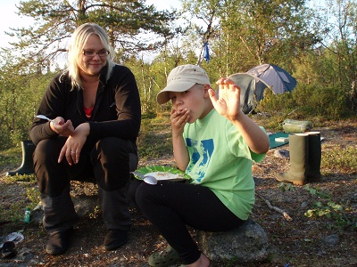 Anni_nautiskelua_Rullajoella